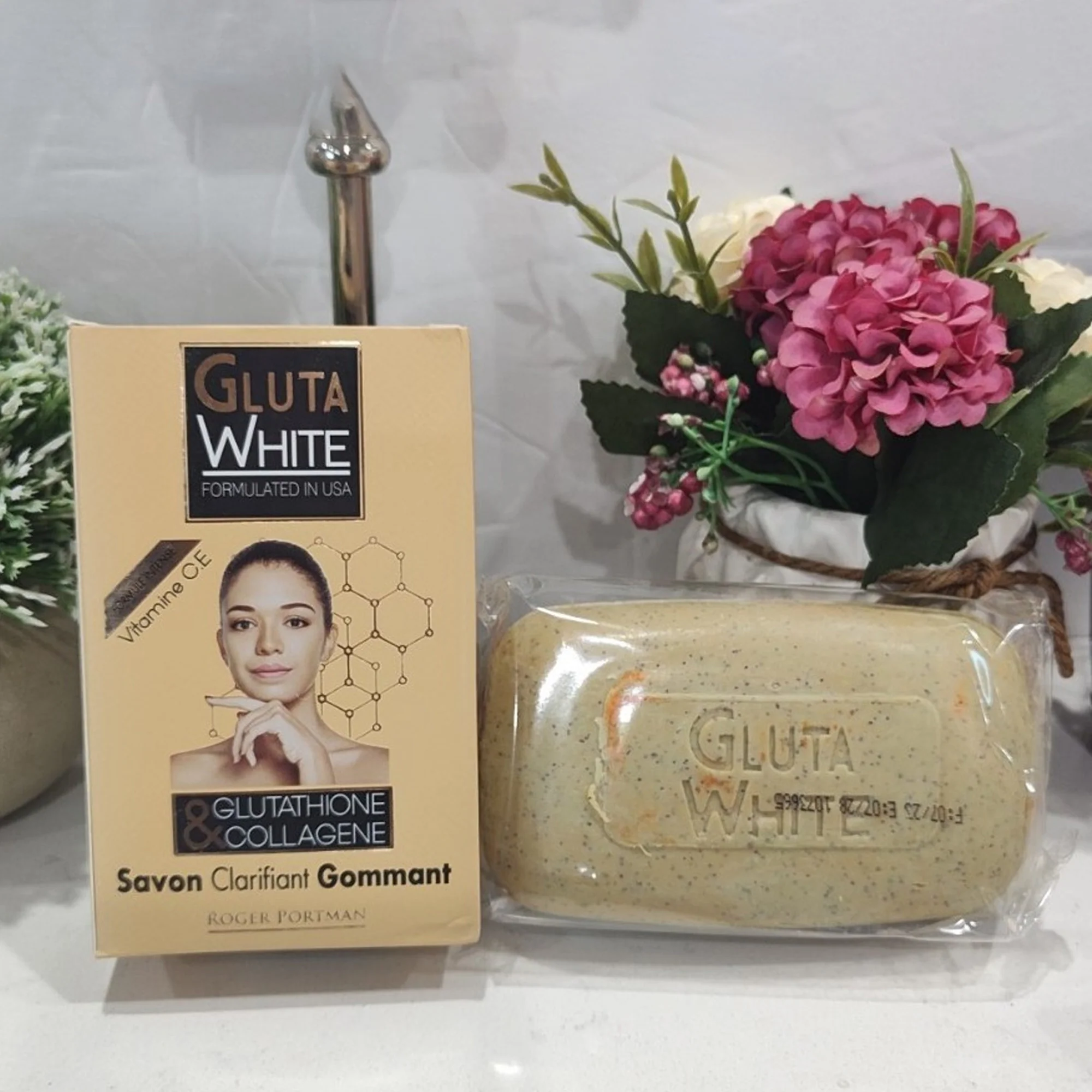 Gluta White Glutathione & Collagen Savon Clarifiant Gommant - 190g - Image 3