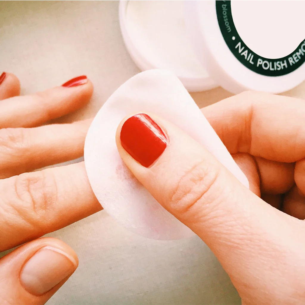 Max Touch Nail Polish Remover Pads with Cuticle Oil (32 Pads) - Image 8