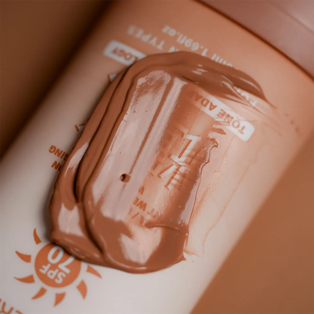 Rosmar Kagayaku Premium Tinted Sunscreen SPF 70 PA++++ - 50g - Image 7
